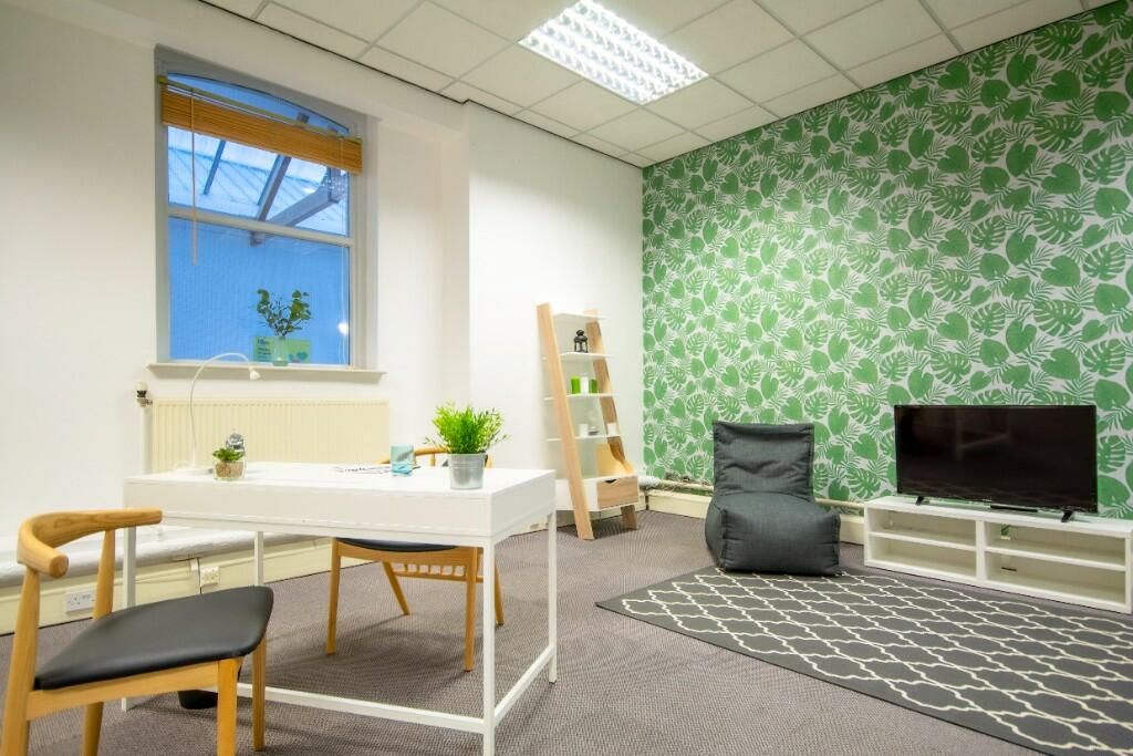 Property photo 2 of 17 Office 