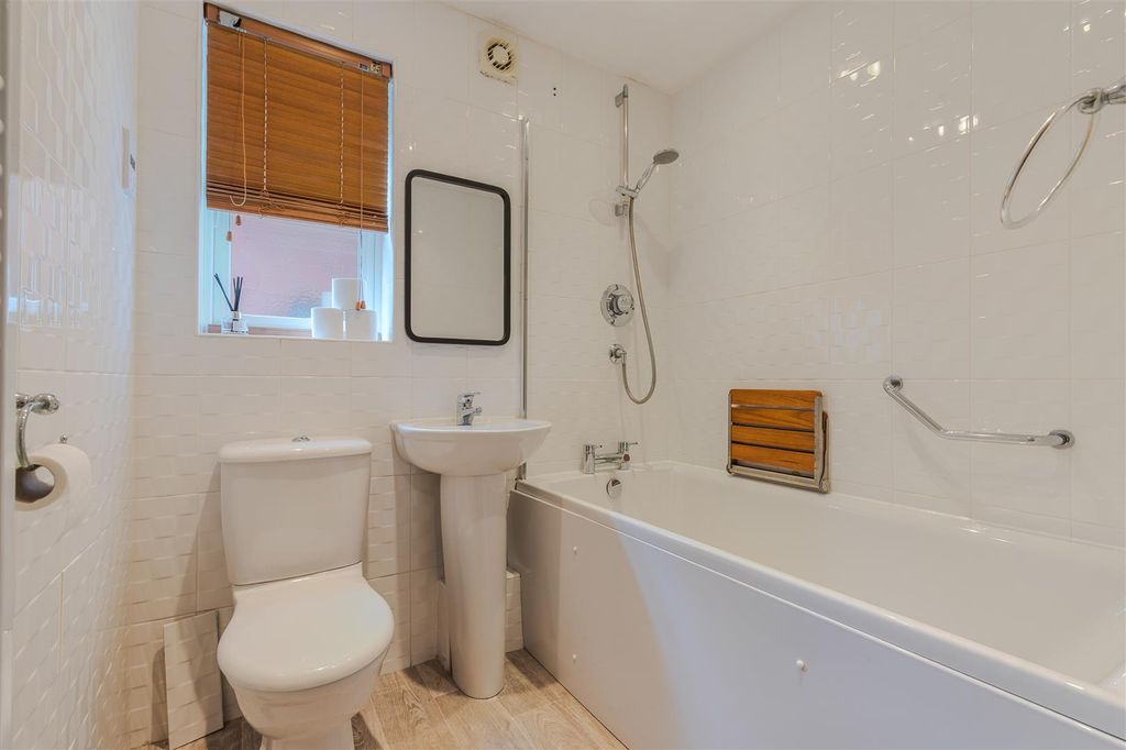 Additional image 10 of 2 bed flat for saleCollum House Road, Scunthorpe DN16