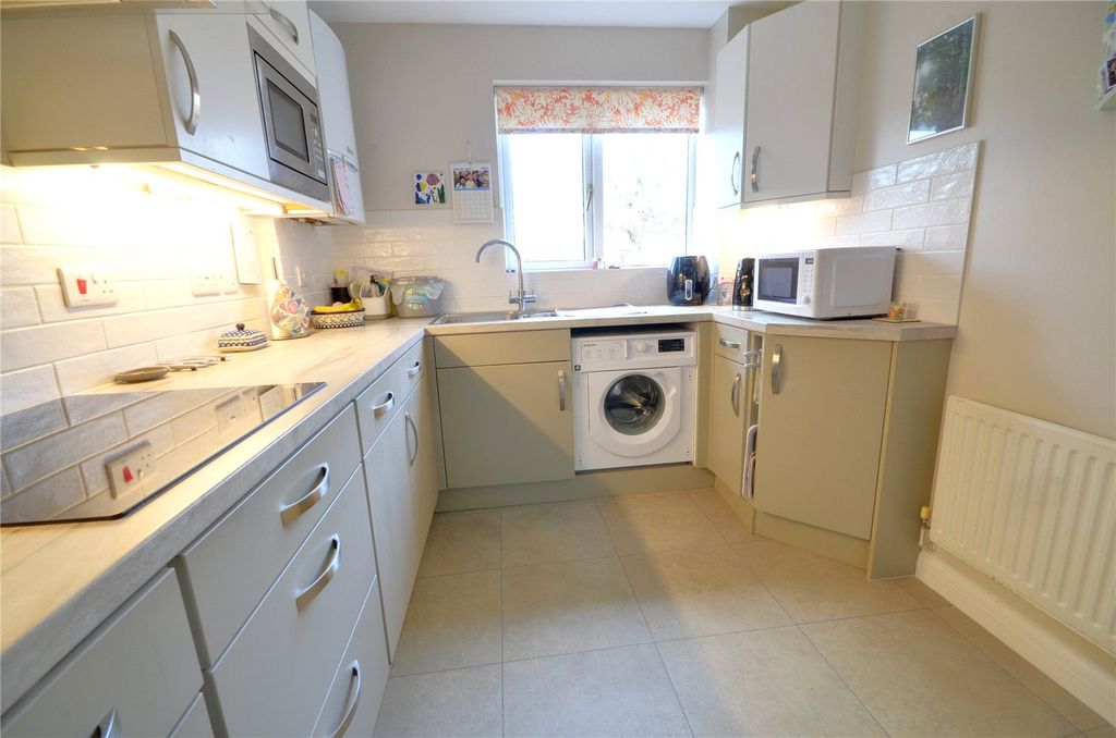 Additional image 10 of 2 bed flat for saleEast Grinstead, West Sussex RH19