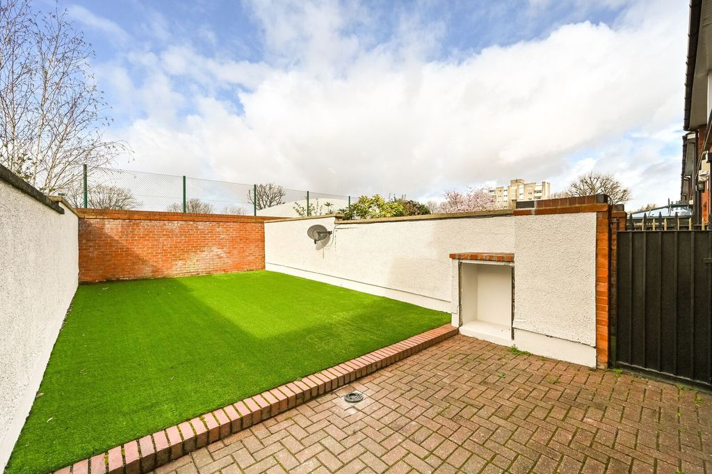Property photo 2 of 19