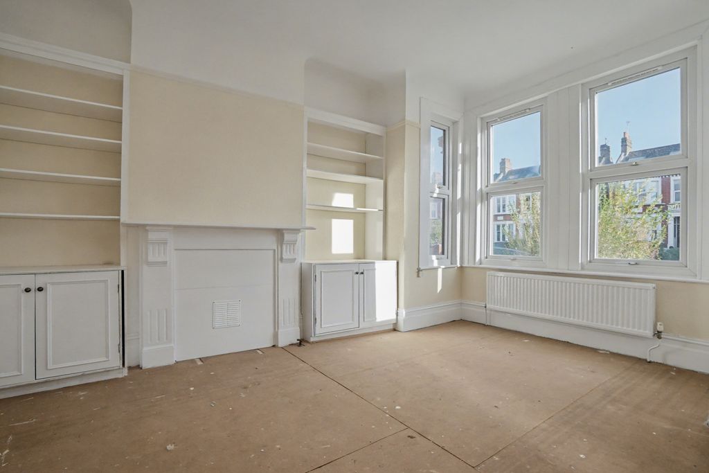 Property photo 2 of 23 Flat A, 72 Earlsfield Road, Wandsworth, London, Sw18 3Dn