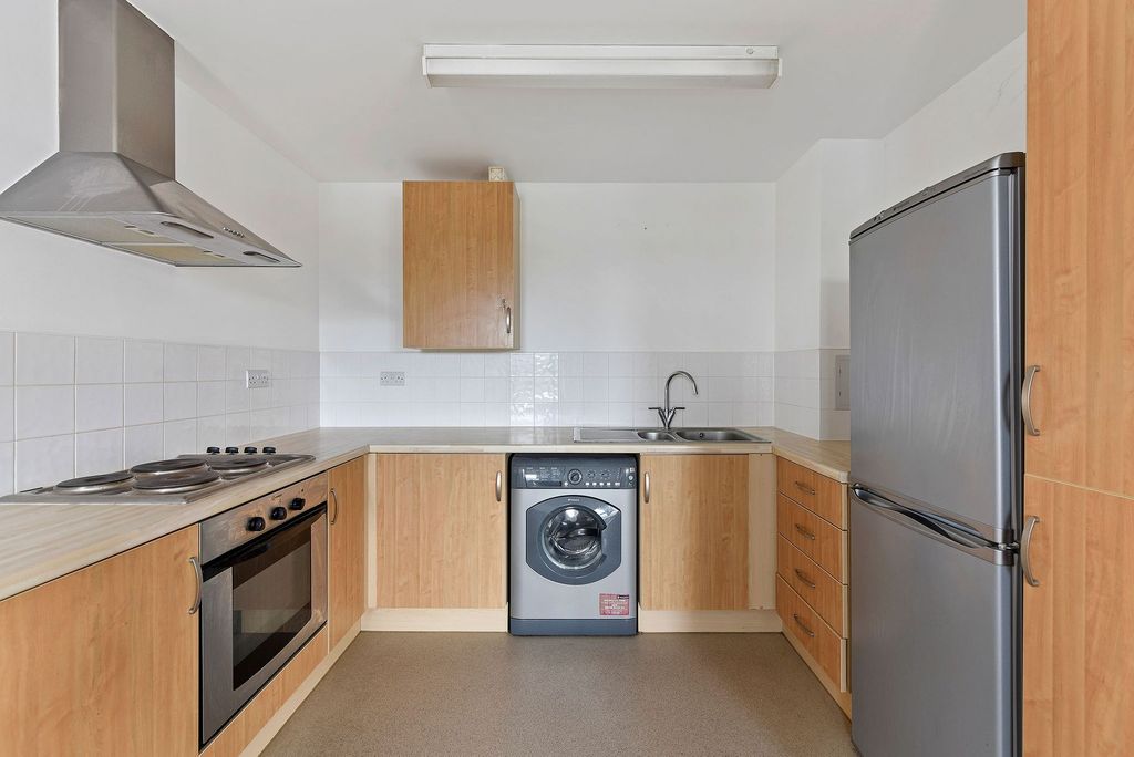 Property photo 3 of 13 Meridia Court E15