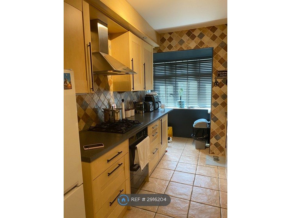 Property photo 3 of 8 Kitchen
