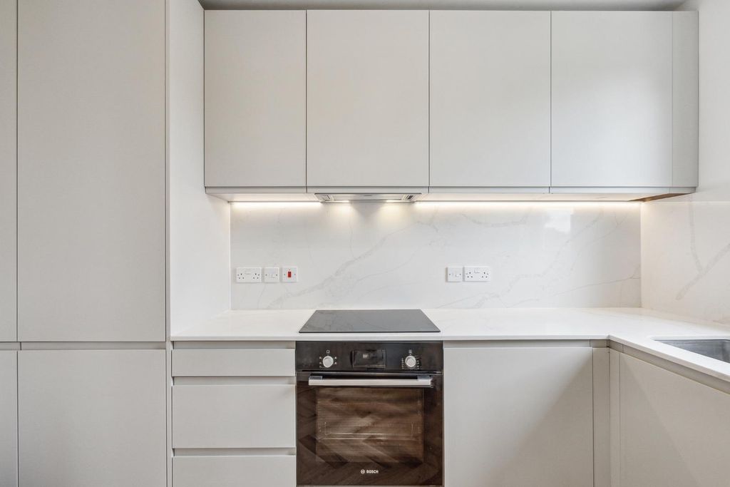 Property photo 3 of 11 Kitchen