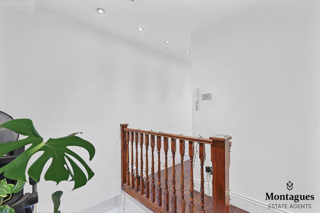Additional image 20 of 2 bed flat for saleHemnall Street, Epping CM16