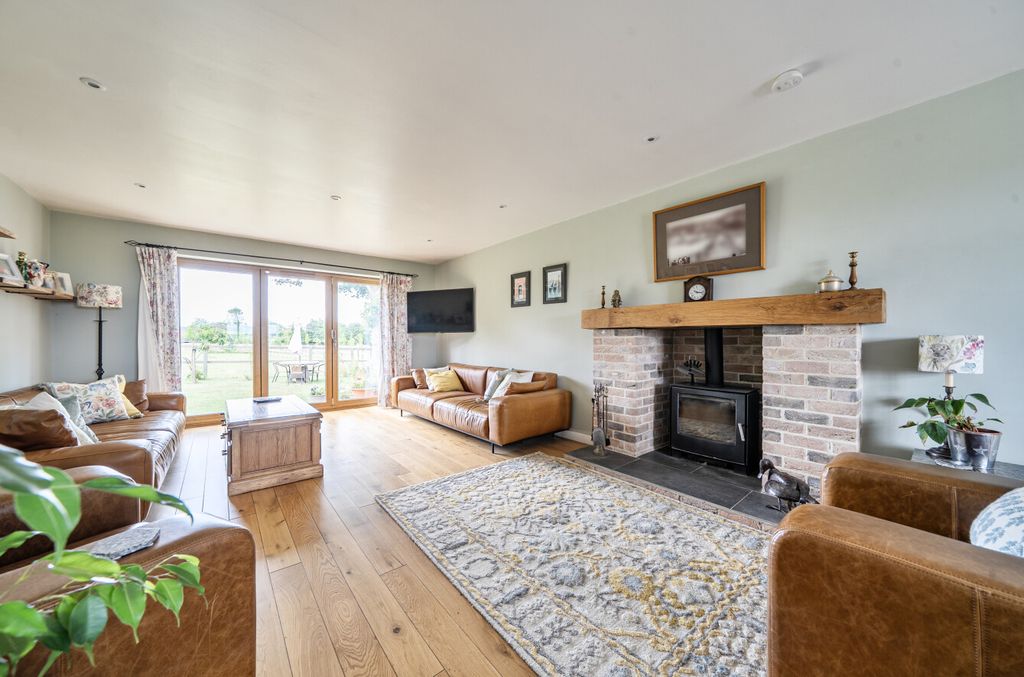 Property photo 3 of 36 1472318-18-6A27E95Ebe31E