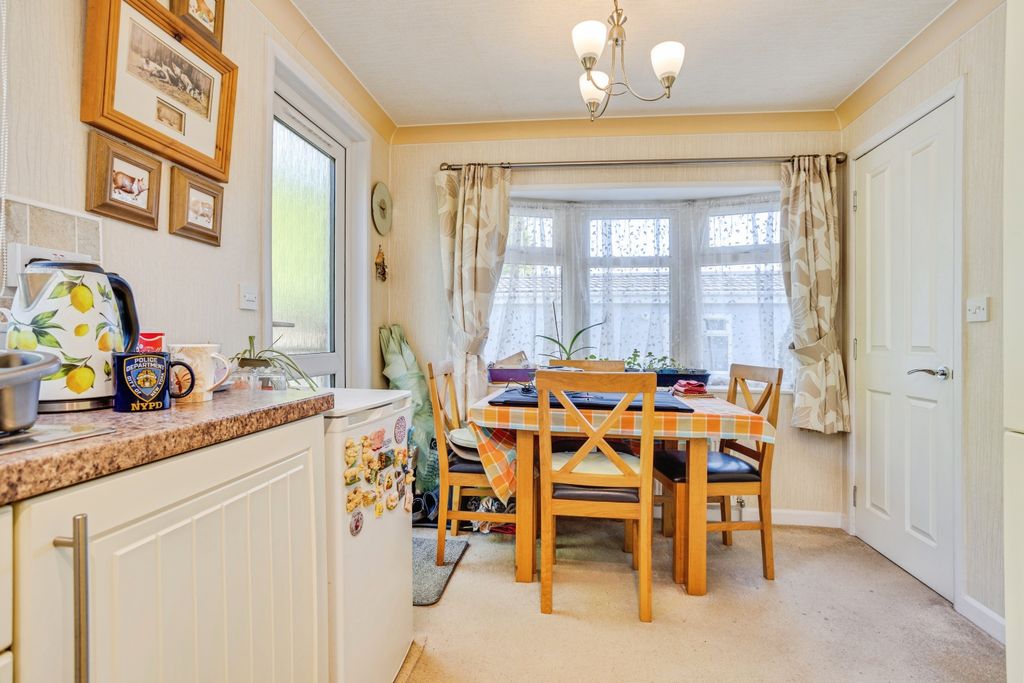 Property photo 3 of 10 Dining Area