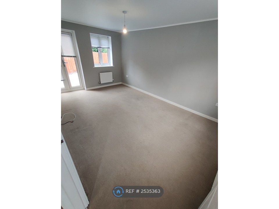 Property photo 3 of 18 Living Room