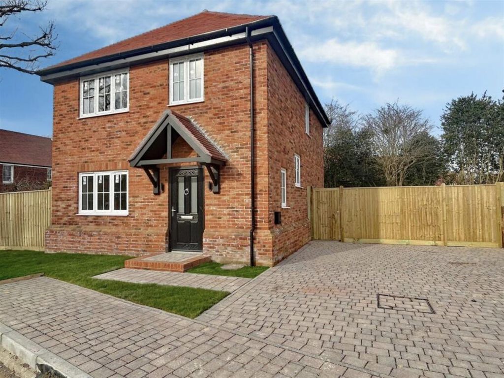 Property photo 1 of 9 1 Hop Gardens Front.Png
