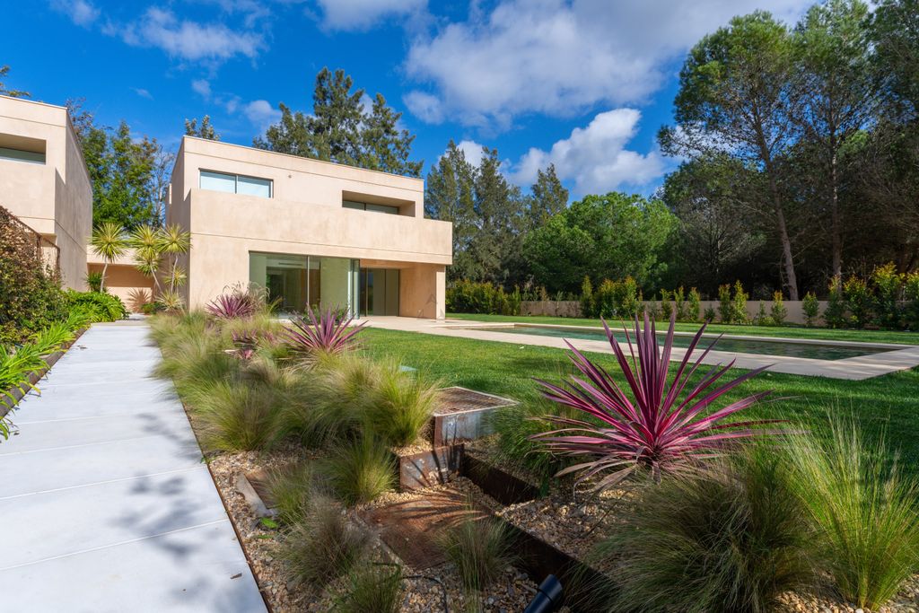 Property photo 2 of 30