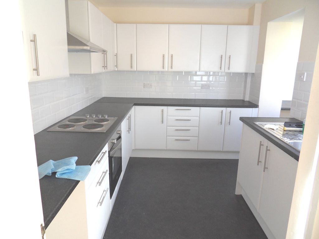 Property photo 2 of 17 Keynsham Barnard Walk 20 Kitchen