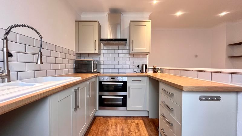 Property photo 3 of 19 Kitchen