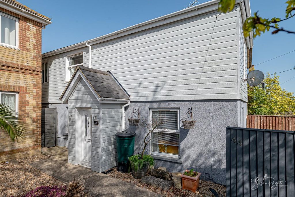 Property photo 1 of 21 44 High Street