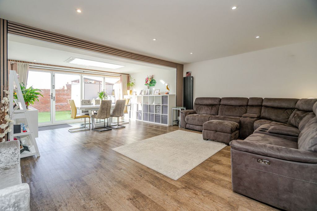 Property photo 2 of 21