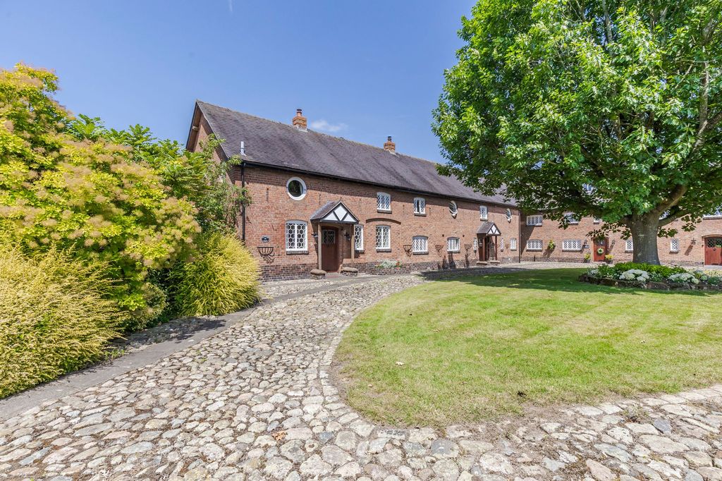 Property photo 2 of 26