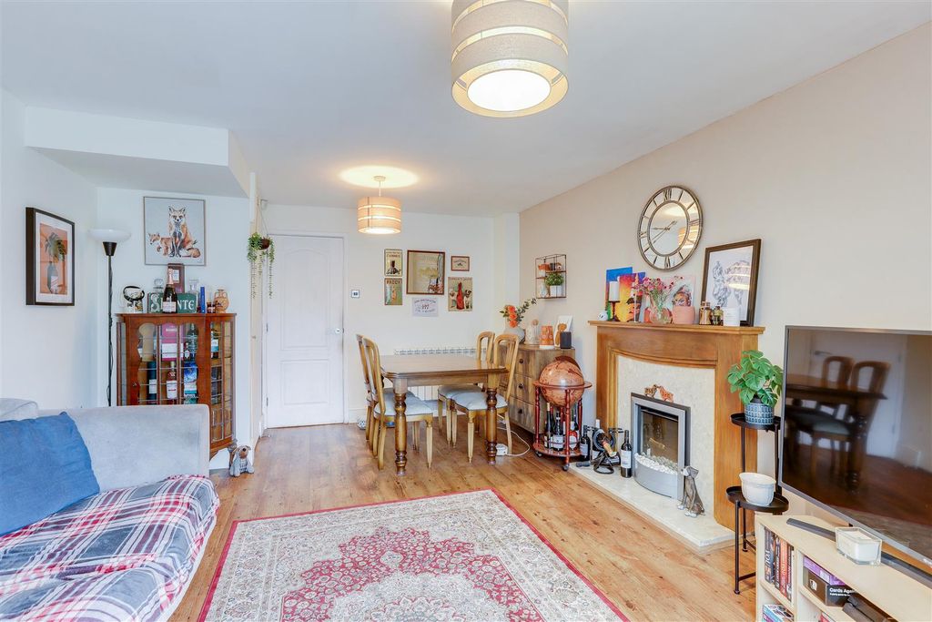 Property photo 2 of 19 101125_12.Jpg