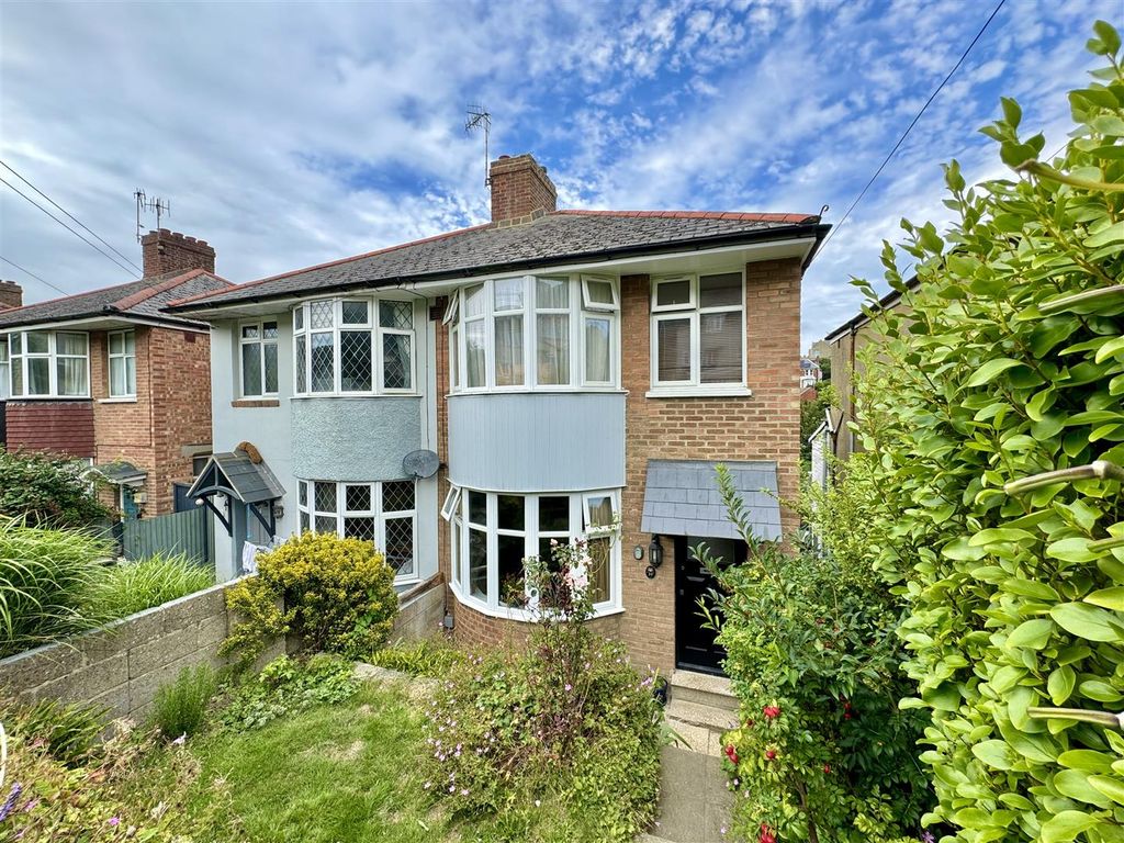 Property photo 1 of 31