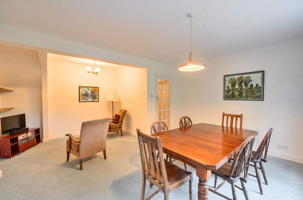 Property photo 3 of 24 Davidson Frost-Wellings, Dfw, Chiltern Avenue, Wd2