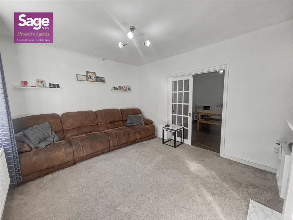 Property photo 3 of 39