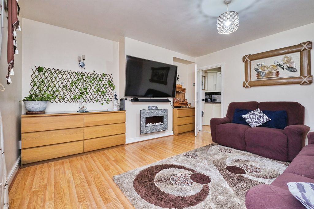 Property photo 3 of 17