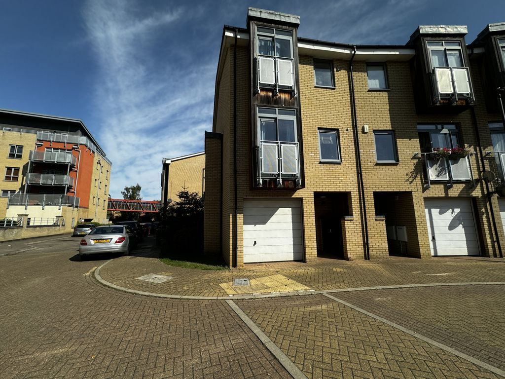 Property photo 1 of 13 4 Bedroom Town House Next To Train Station, Cambridge, Cb1