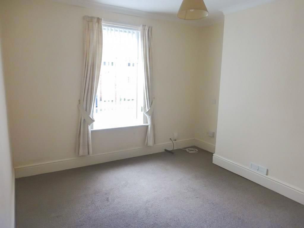 Property photo 3 of 7 Living Room