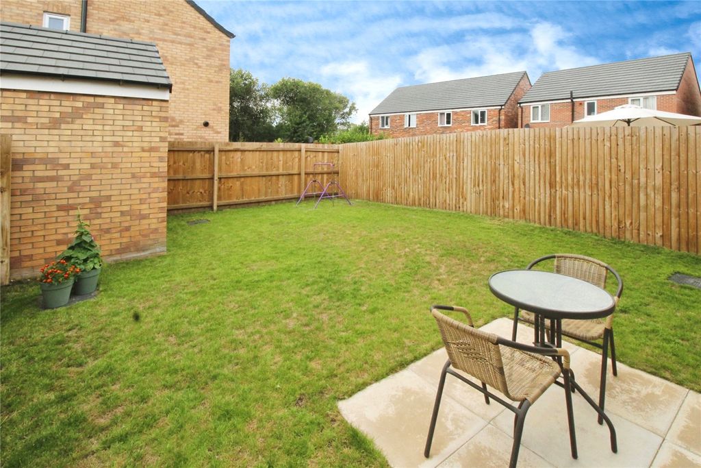 Property photo 3 of 14 Gardens
