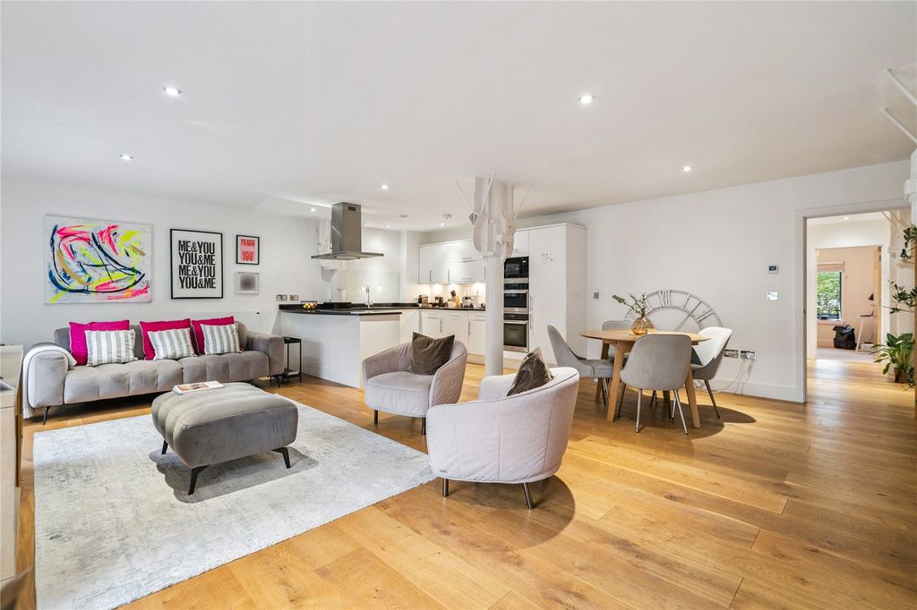 Property photo 2 of 12 Living Space