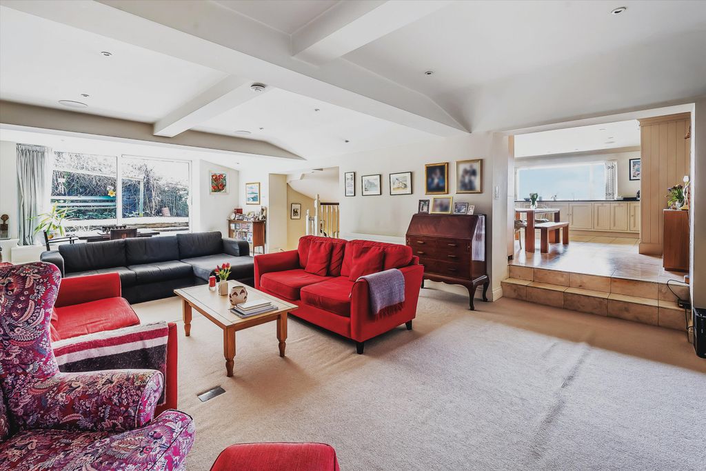 Property photo 2 of 17 Image