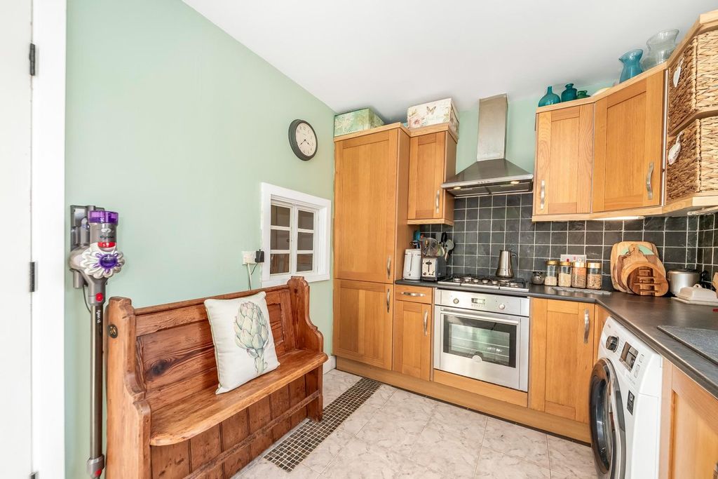 Property photo 3 of 11 8