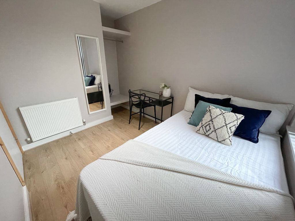 Property photo 3 of 7 58 Halsbury (3)