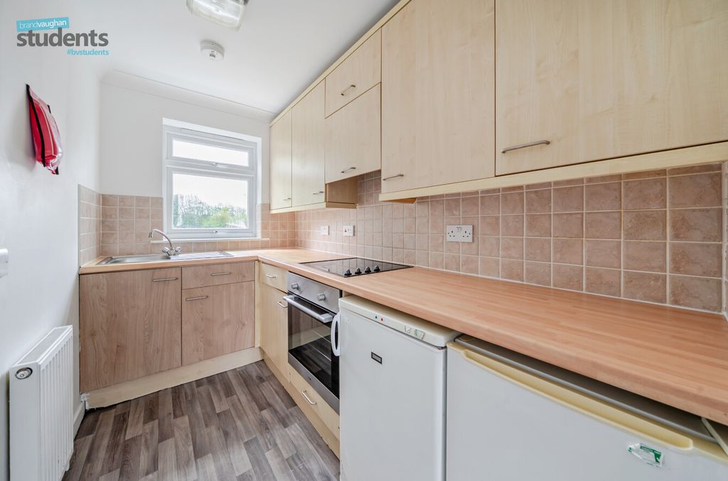 Property photo 2 of 11 E903F606-F525-464...