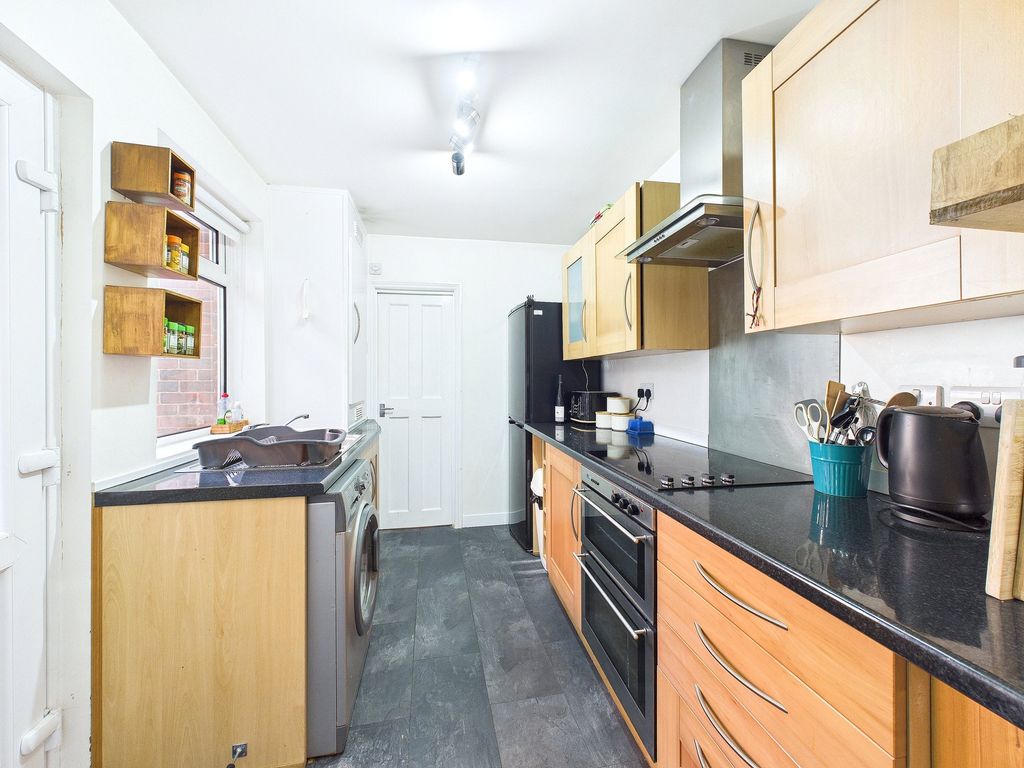 Property photo 3 of 11 Kitchen