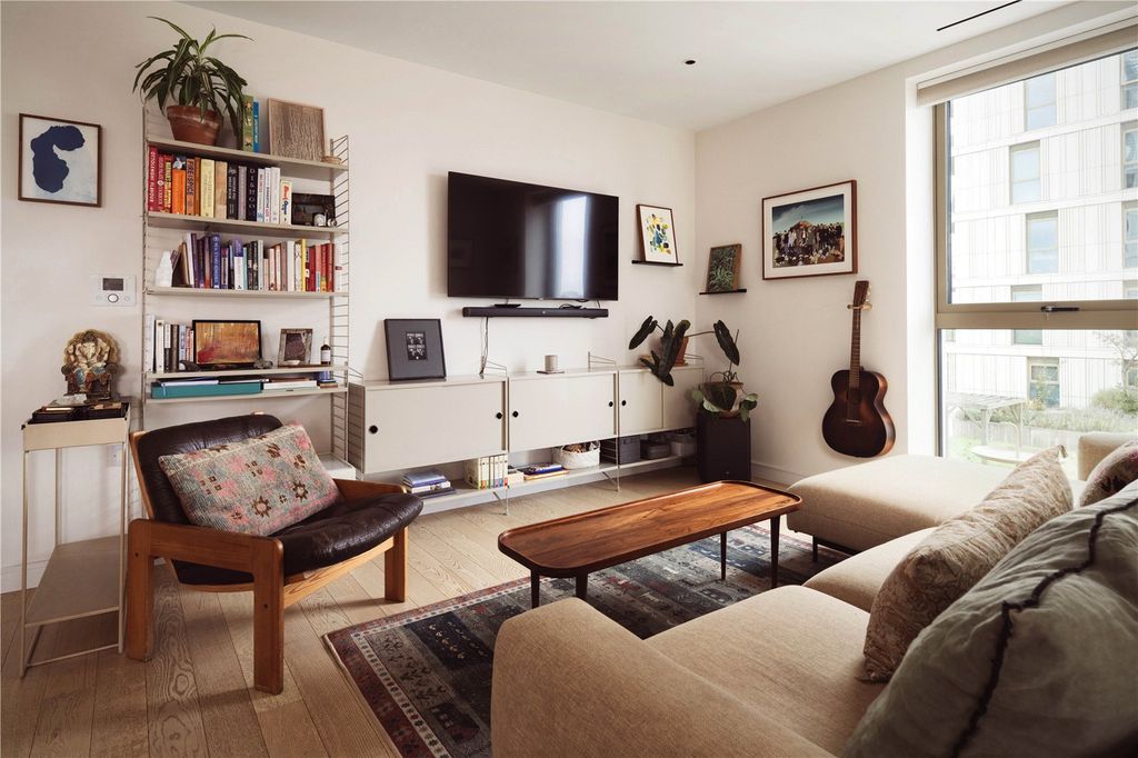 Property photo 1 of 18 Otto Building, E5