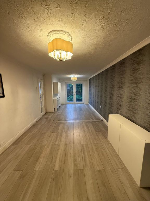 Property photo 1 of 17 Spacious Four Bedroom End Of Terrace Family Home €“ Chain Free