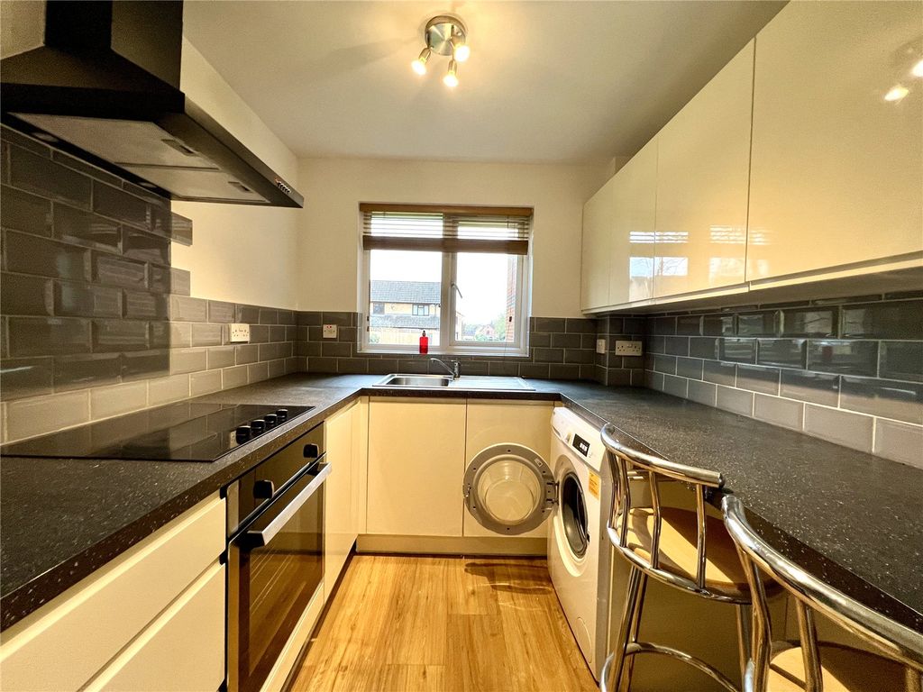 Property photo 3 of 8 Kitchen