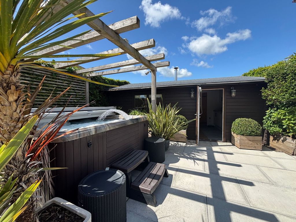 Property photo 2 of 51