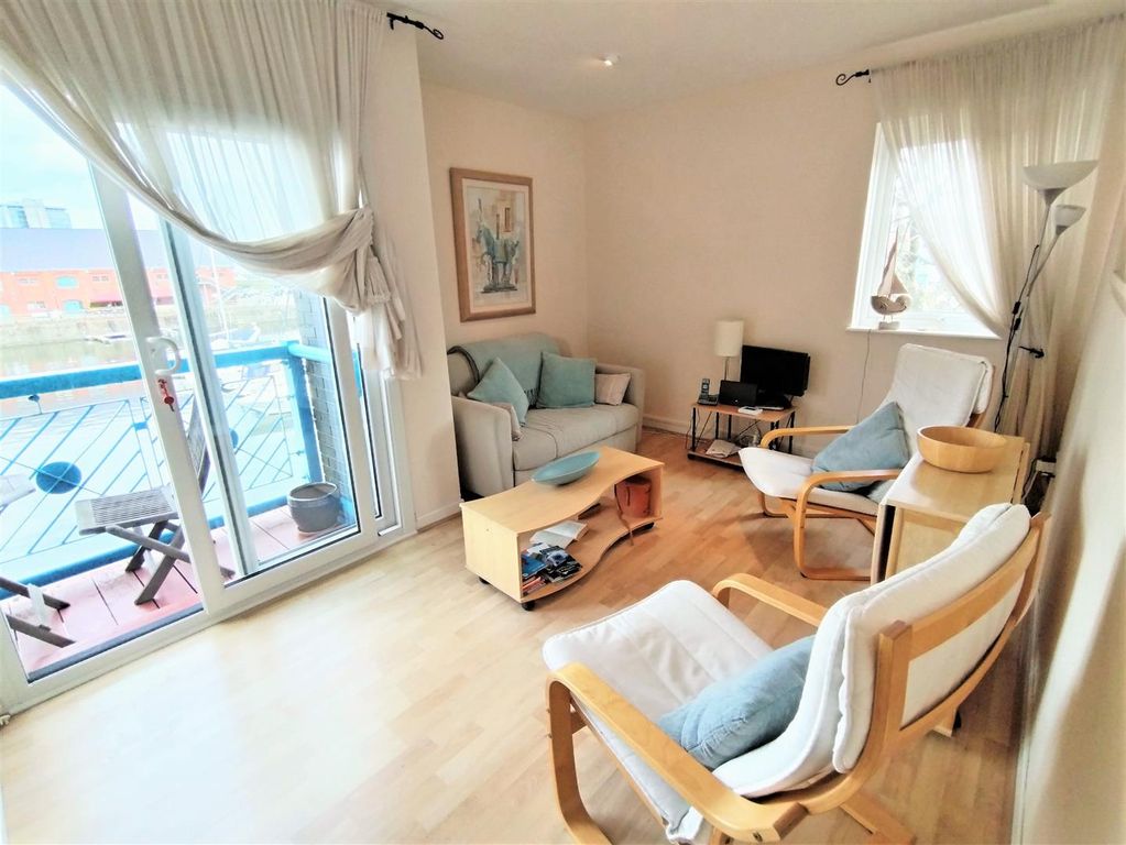 Property photo 3 of 9 Lounge.Jpg