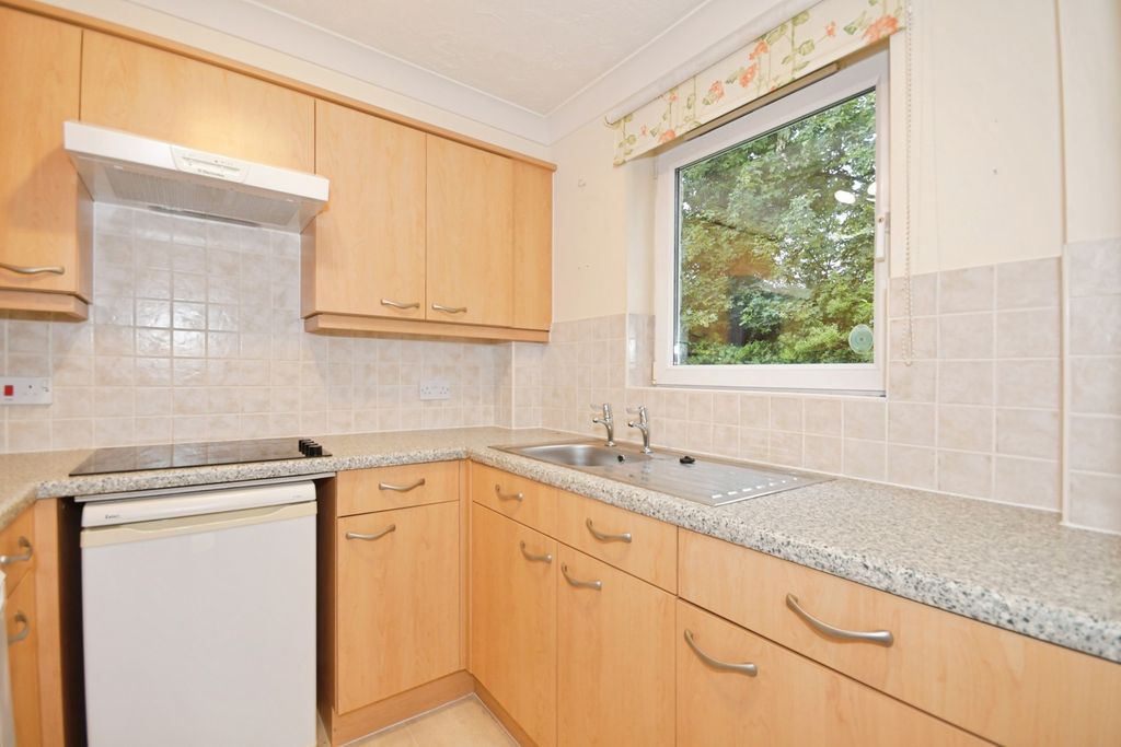 Property photo 3 of 12 Kitchen