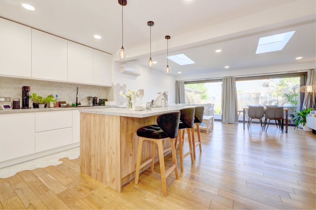 Property photo 1 of 39