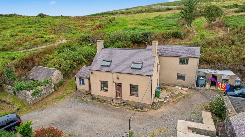 Property photo 1 of 19 Llanllawen Bach