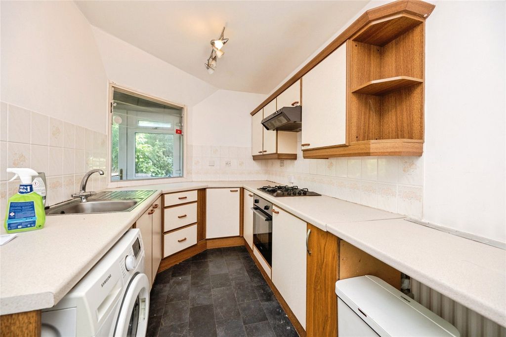 Property photo 2 of 22 Picture No. 26