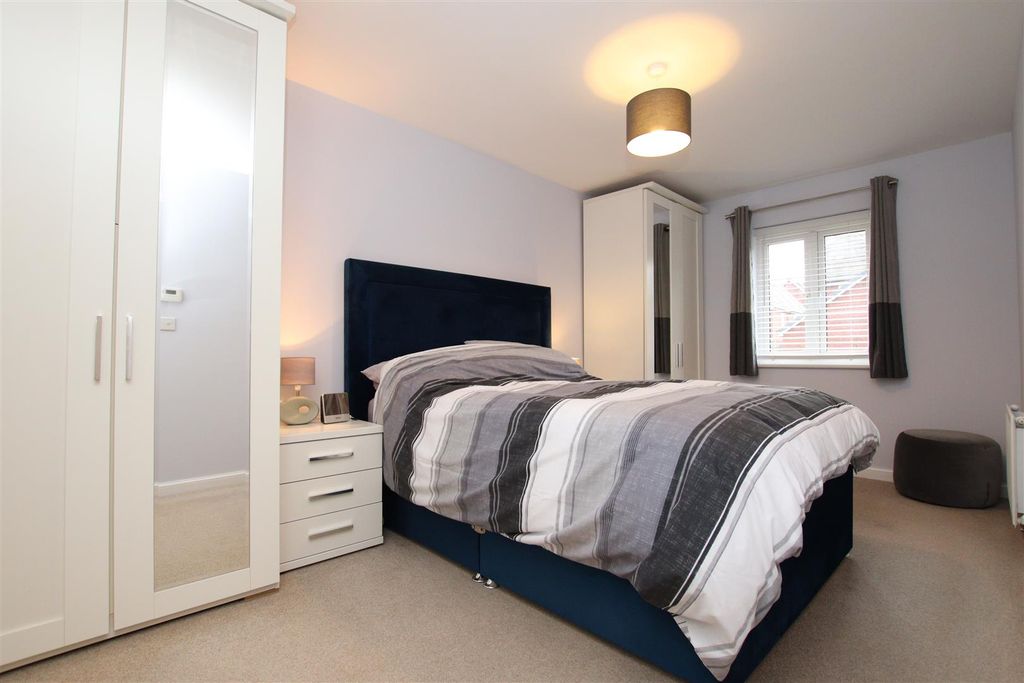 Property photo 3 of 13 Bedroom 1.Jpg