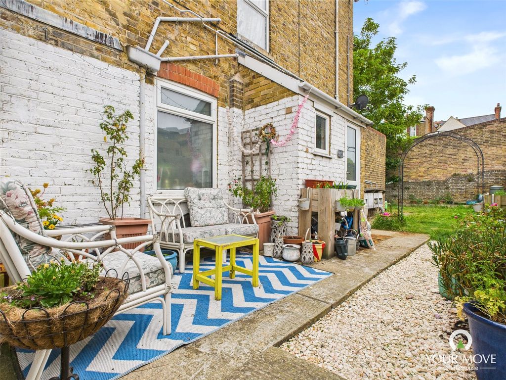 Property photo 1 of 11 Picture No. 15