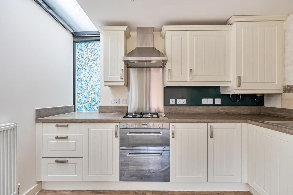Property photo 3 of 20 Kitchen