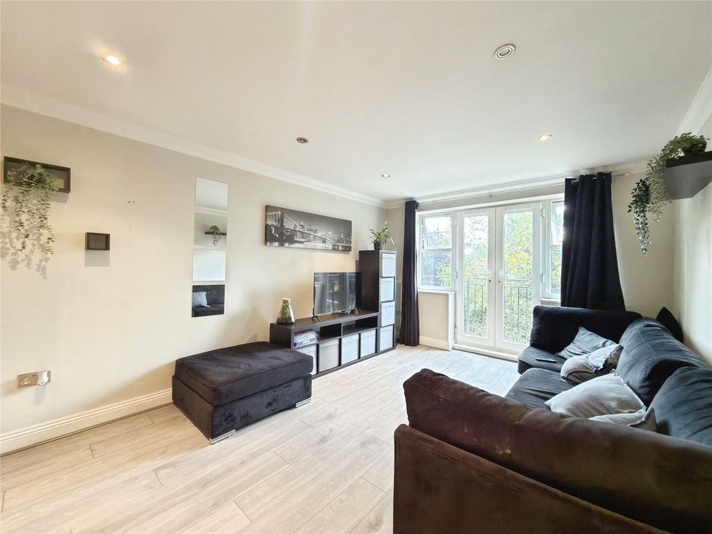 Property photo 2 of 10 Picture No. 17