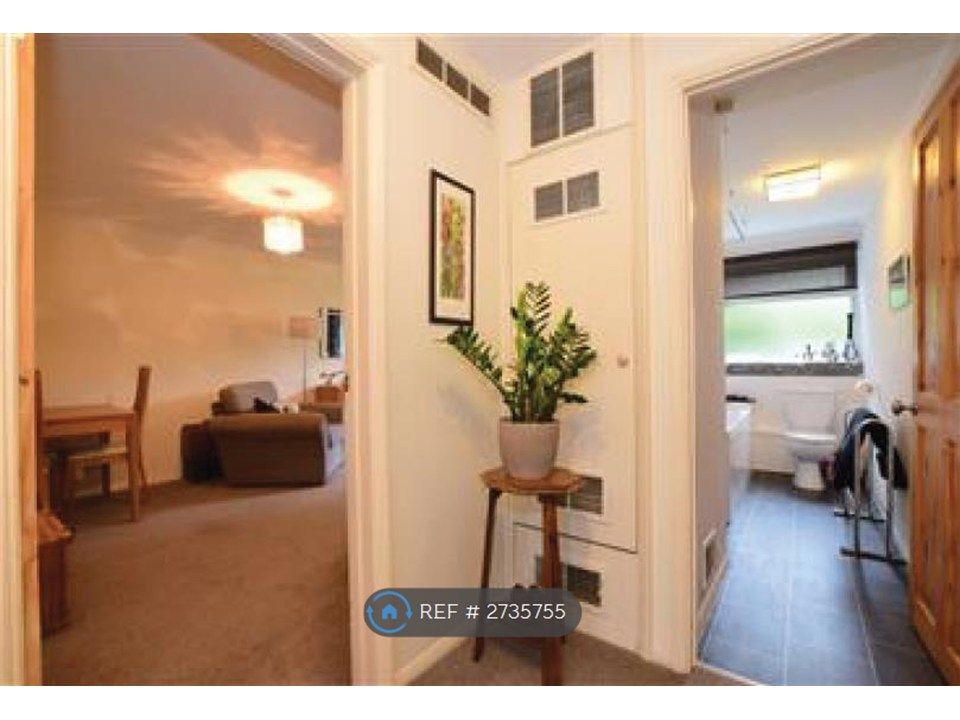 Property photo 2 of 7 Entrance Hall