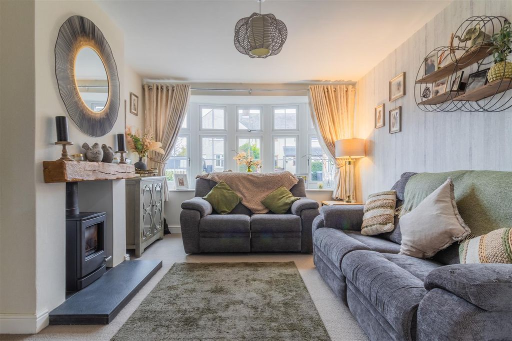 Property photo 2 of 36