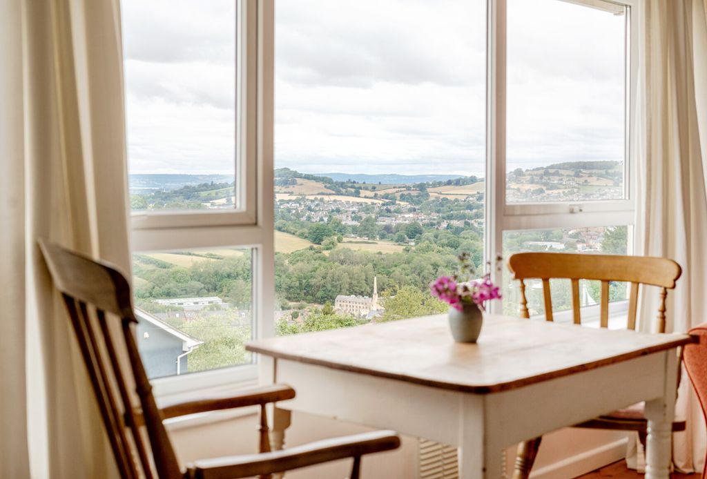 Property photo 3 of 23 1328085-4-687F5d0...