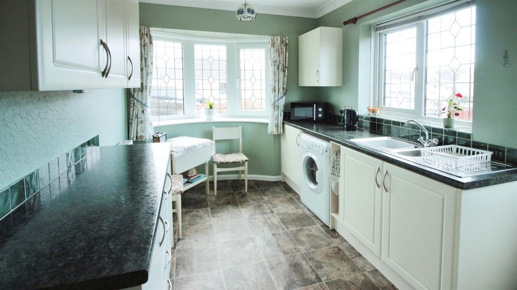 Property photo 3 of 9 Kitchen/Breakfast Room